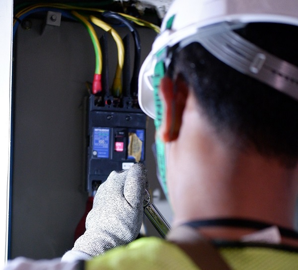 What Does A Circuit Breaker Do? EJ Electrical